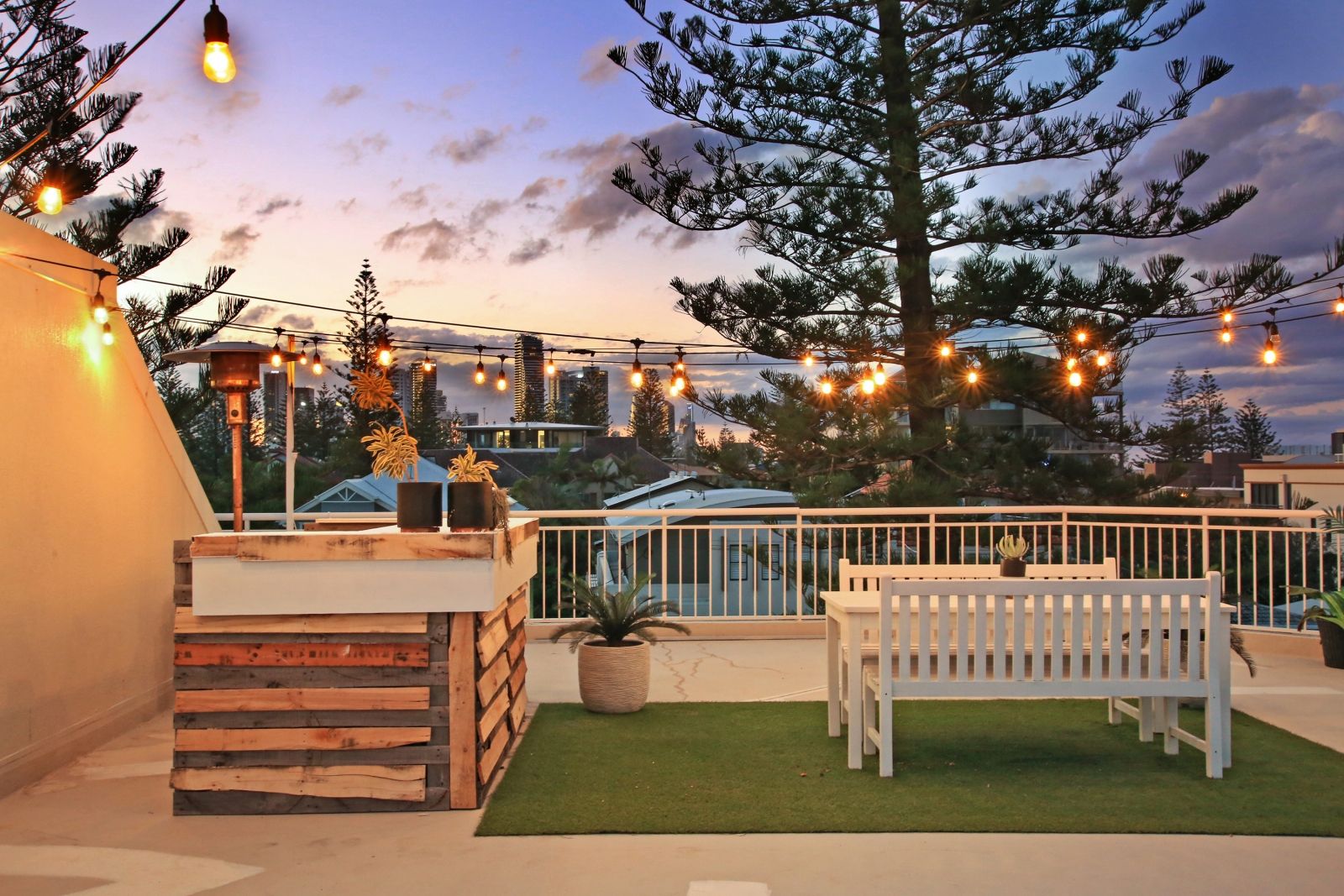 2 bedrooms Apartment / Unit / Flat in 11/10 Dudley  Street MERMAID BEACH QLD, 4218