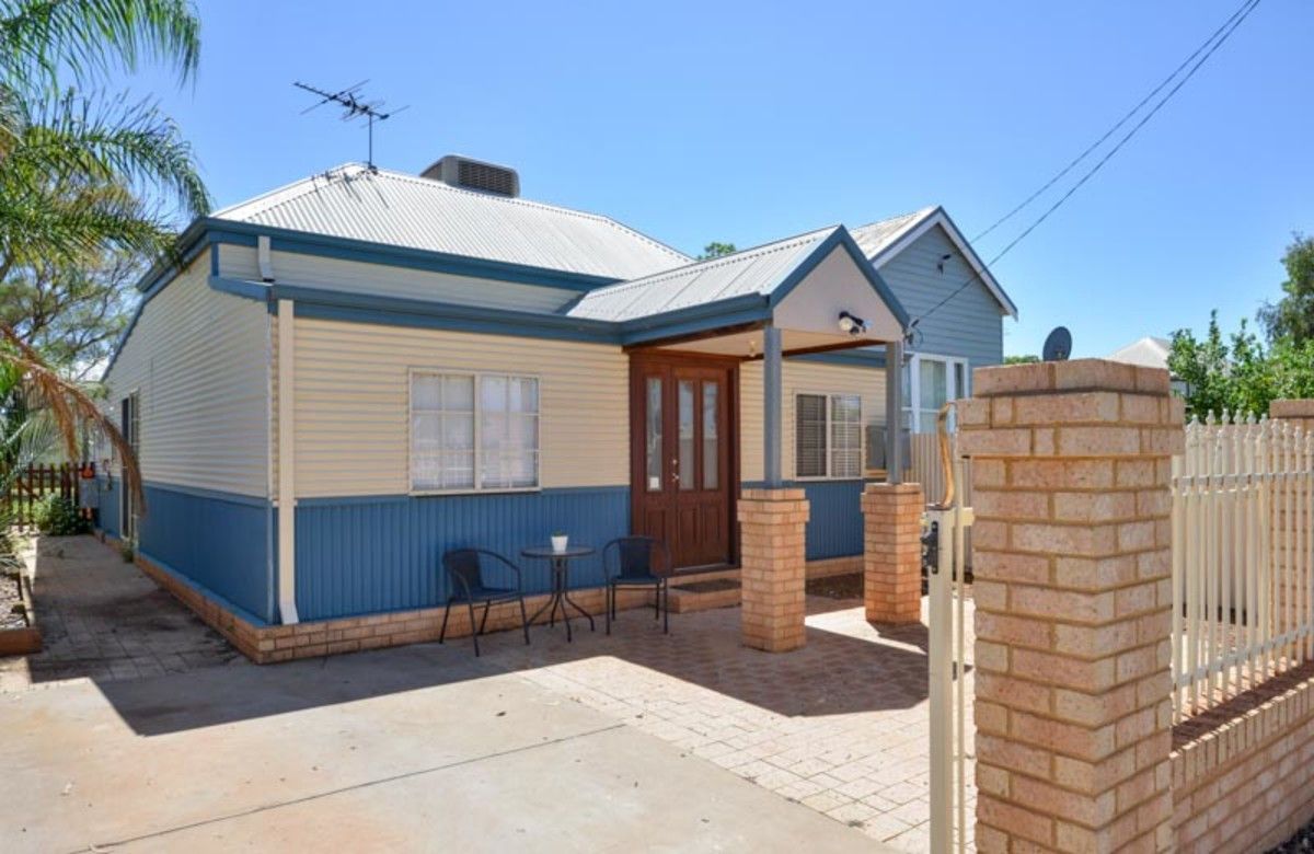 3 bedrooms House in 1 Rhodes Street KALGOORLIE WA, 6430