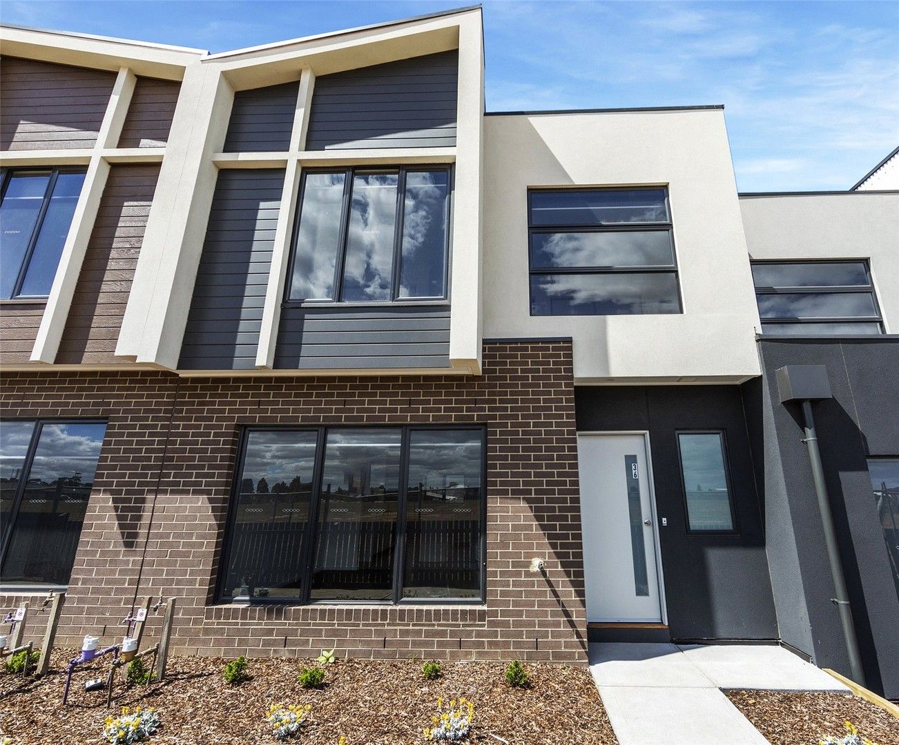 3 bedrooms Townhouse in 36 Kimzy Circuit WERRIBEE VIC, 3030