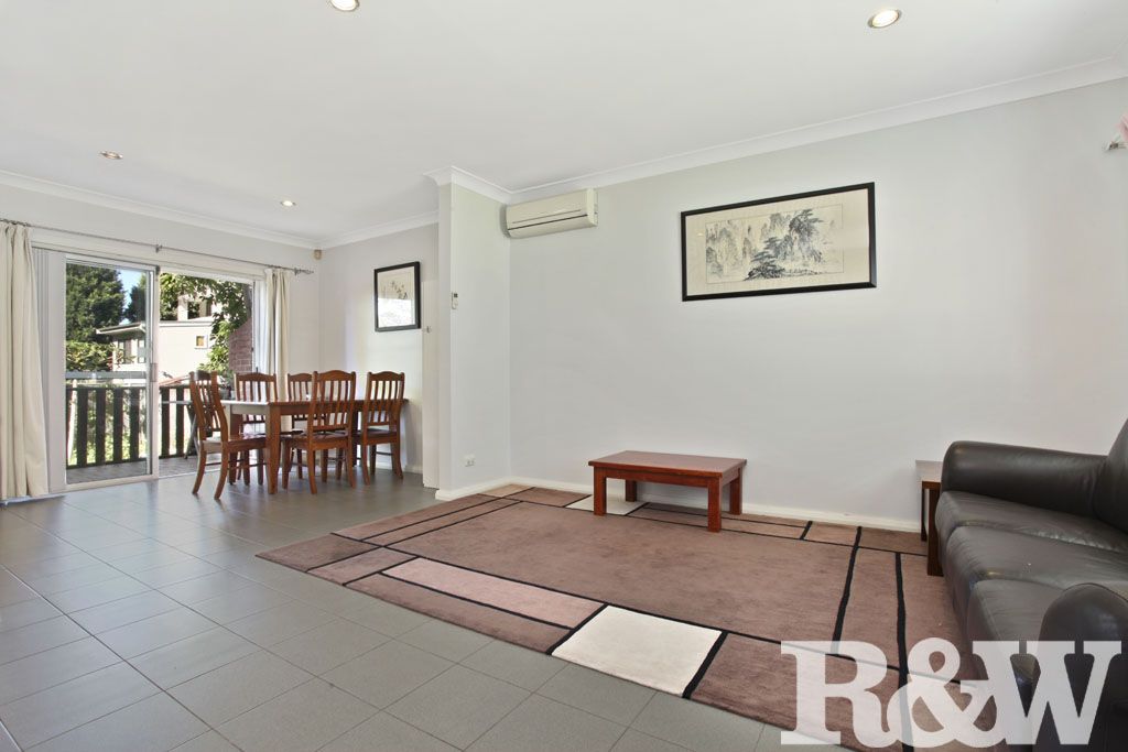 2/165 Burnett Street, MAYS HILL NSW 2145, Image 1