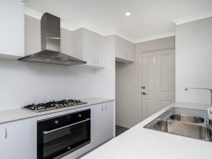 3 bedrooms House in 40 Stuttgart Avenue HOCKING WA, 6065