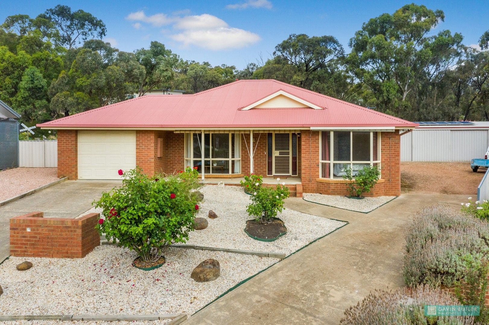 3 bedrooms House in 9 Lauren Ct KANGAROO FLAT VIC, 3555