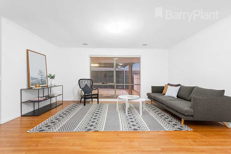 38 Banbury Crescent, Craigieburn VIC 3064, Image 2