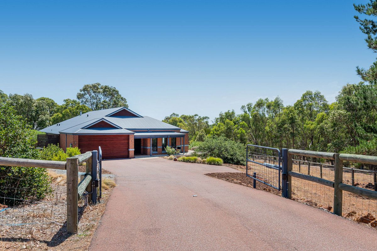 6 bedrooms House in 32 Benbecula Circle BEDFORDALE WA, 6112