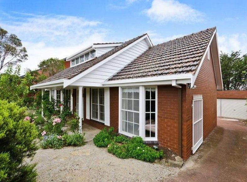 3 bedrooms House in 9 Thornhill Road HIGHTON VIC, 3216