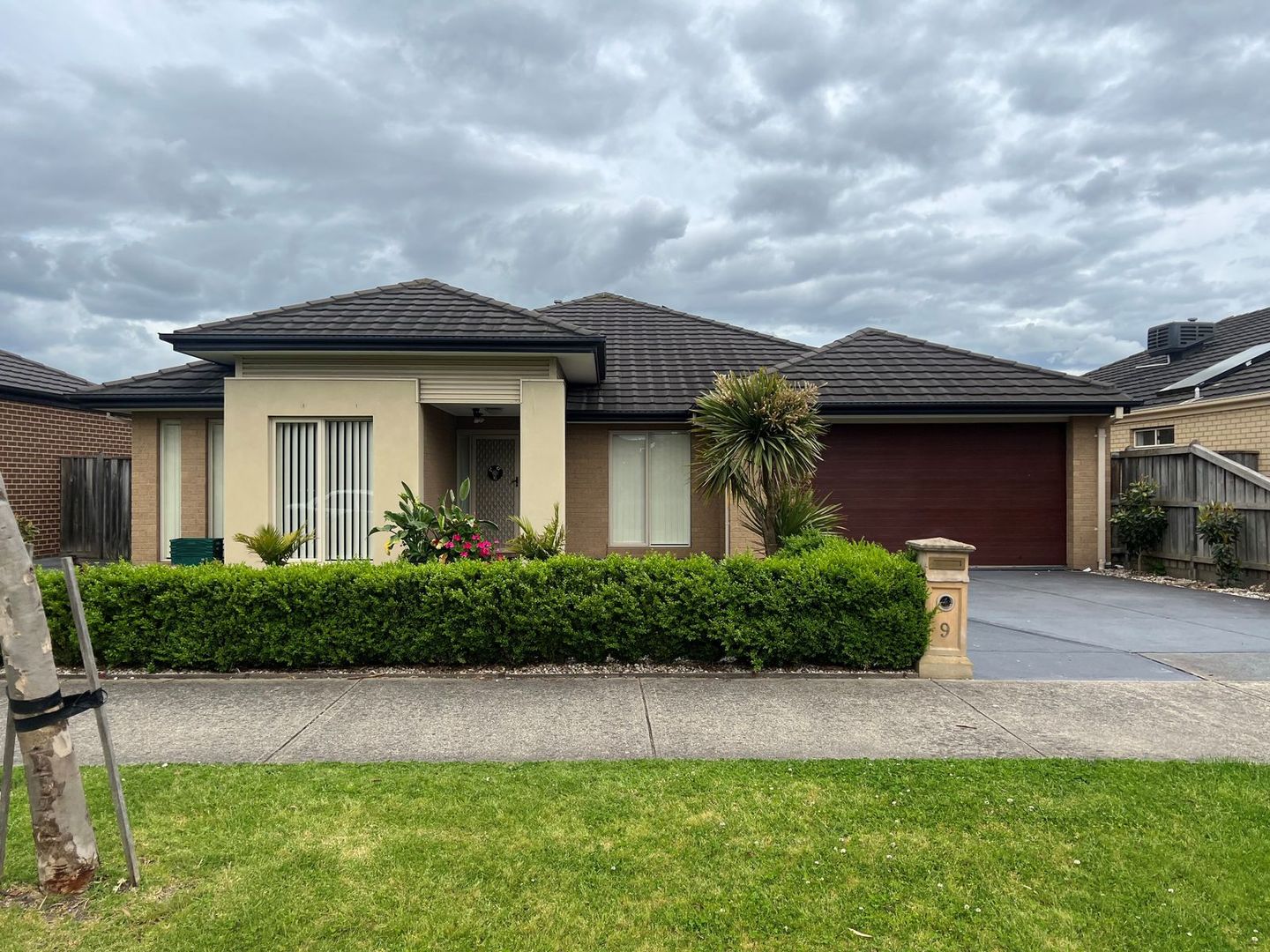 9 Yorkshire Drive, Cranbourne North Property History & Address