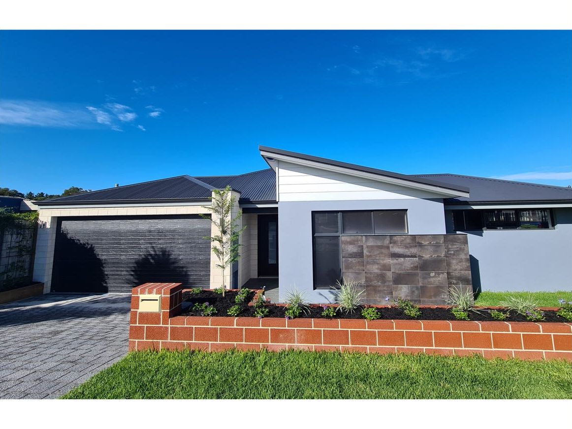 3 bedrooms House in 11 Hogarth Road MCKAIL WA, 6330