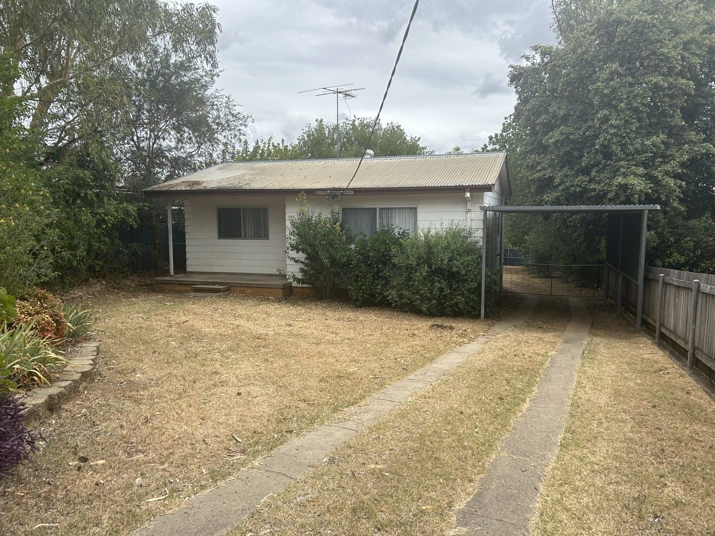 409a Armidale Road, Tamworth NSW 2340 House For Rent 390 Domain