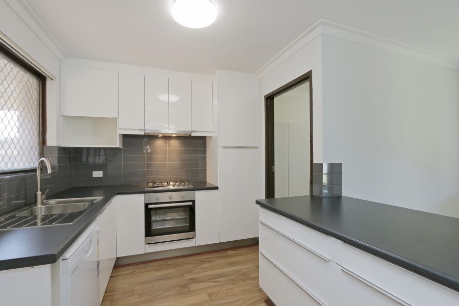 3 bedrooms Villa in 10 Lovett Place QUEENS PARK WA, 6107