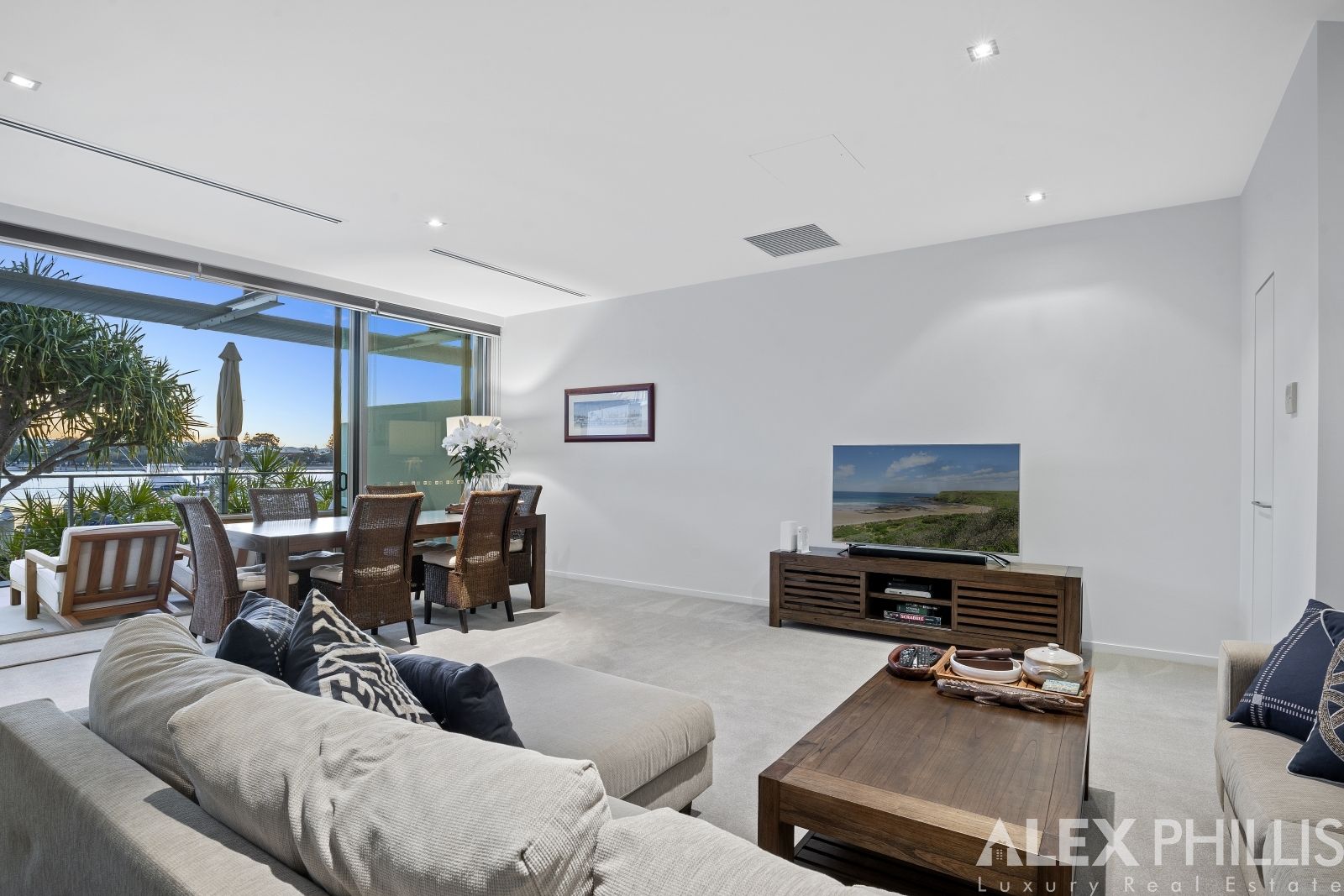 2107/2 Ephraim Island, Paradise Point QLD 4216, Image 2