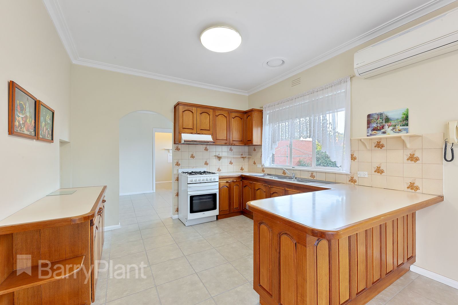 16 Larkspur Drive, St Albans VIC 3021, Image 2