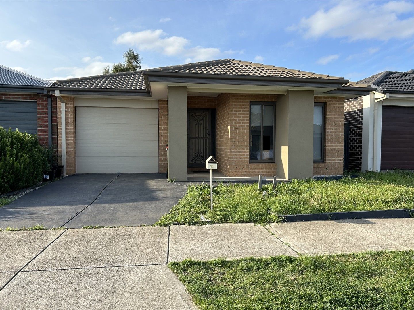 19 Hillcrest Parade, Tarneit VIC 3029 House For Rent 500 Domain