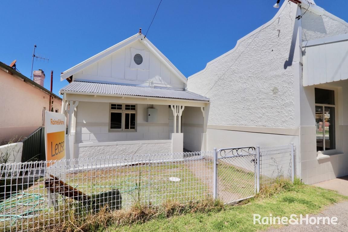 3 bedrooms House in 180 Stewart Street BATHURST NSW, 2795