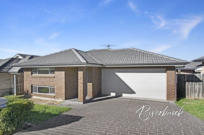 4 bedrooms House in 27 Young Circuit ELDERSLIE NSW, 2570