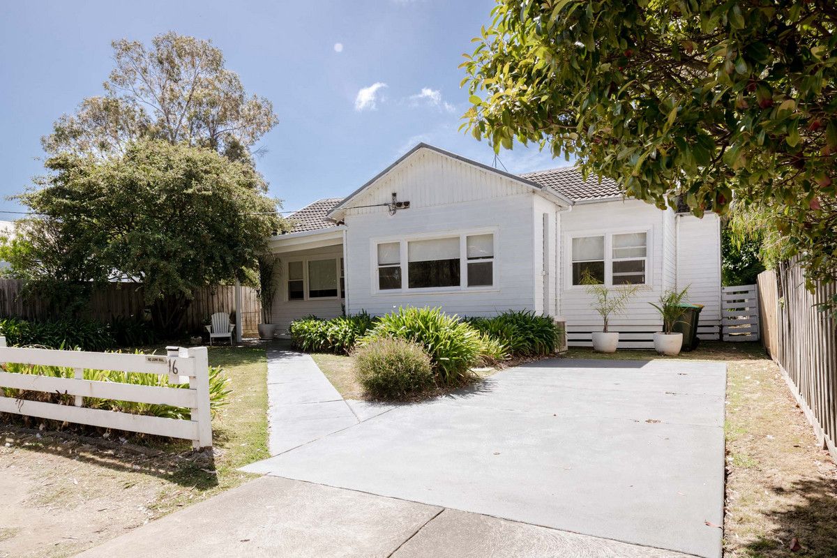 3 bedrooms House in 16 Beach Road TORQUAY VIC, 3228