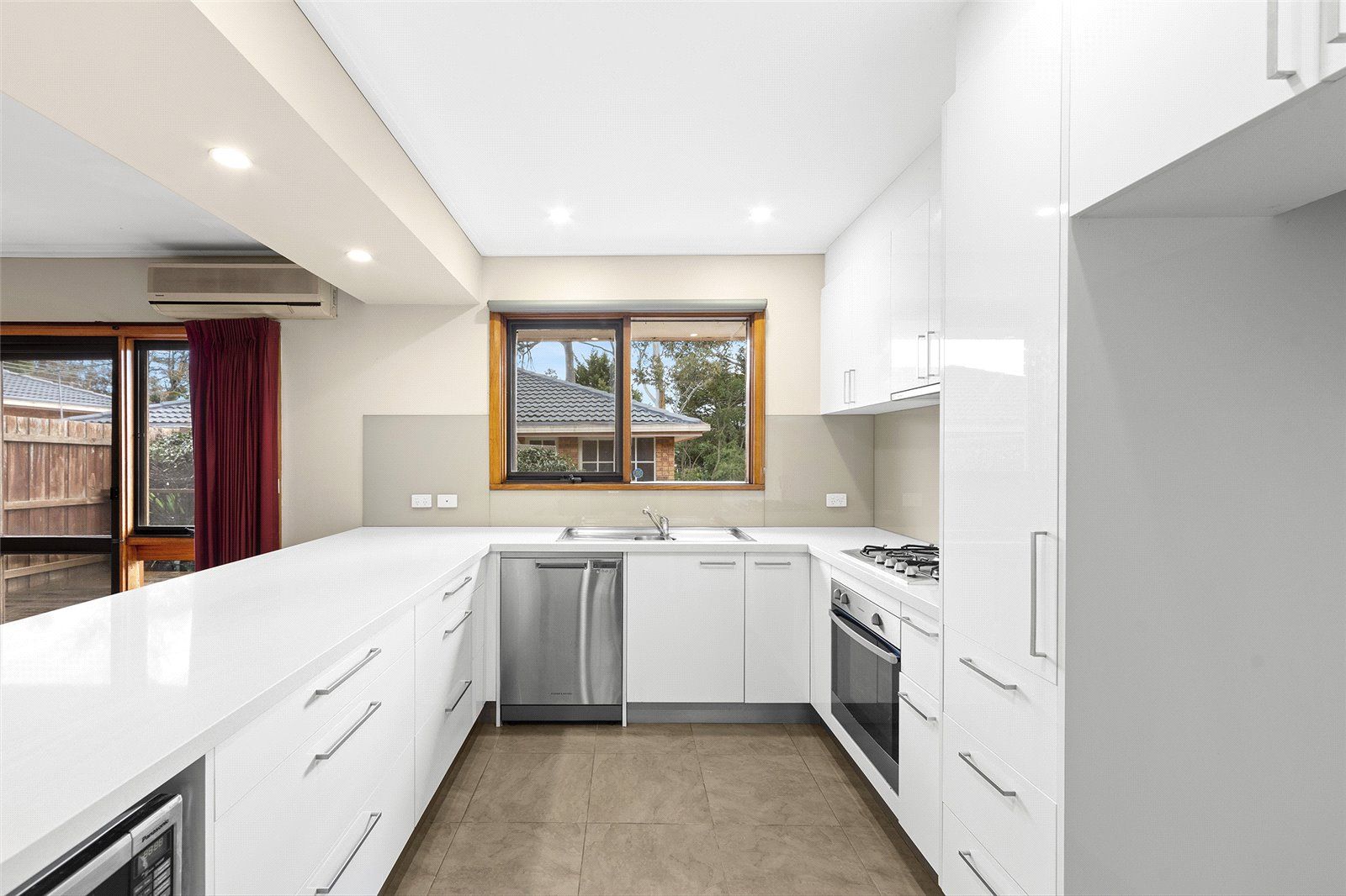 3 bedrooms Apartment / Unit / Flat in 3/870 Station Street BOX HILL NORTH VIC, 3129