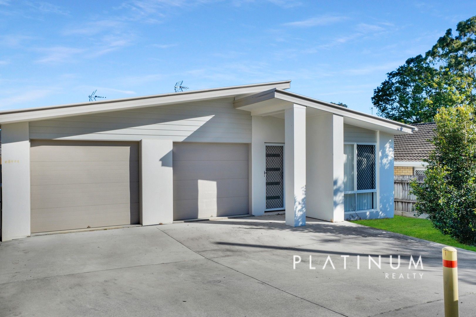 5 bedrooms House in 22A Jimmieson Avenue LABRADOR QLD, 4215