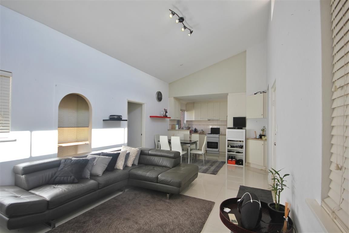 2 bedrooms Villa in 49 SAUNDERS STREET COMO WA, 6152