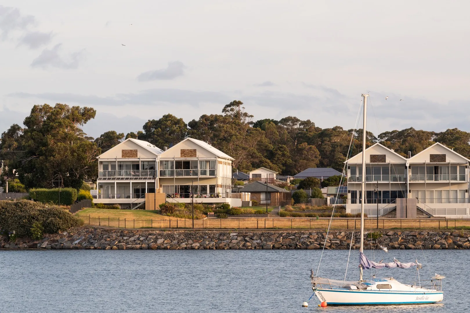 York Cove Apartment with Stunning River Views