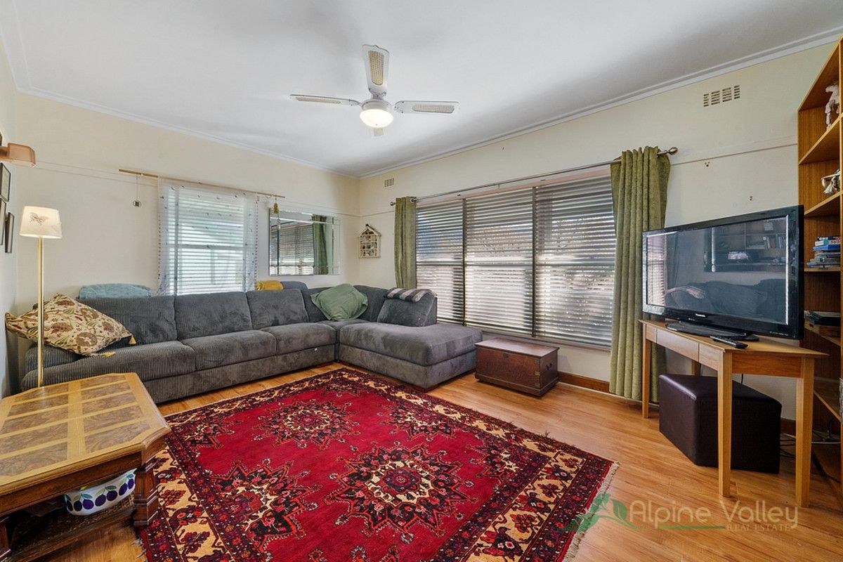 16 Beauty Avenue, Mount Beauty VIC 3699, Image 2