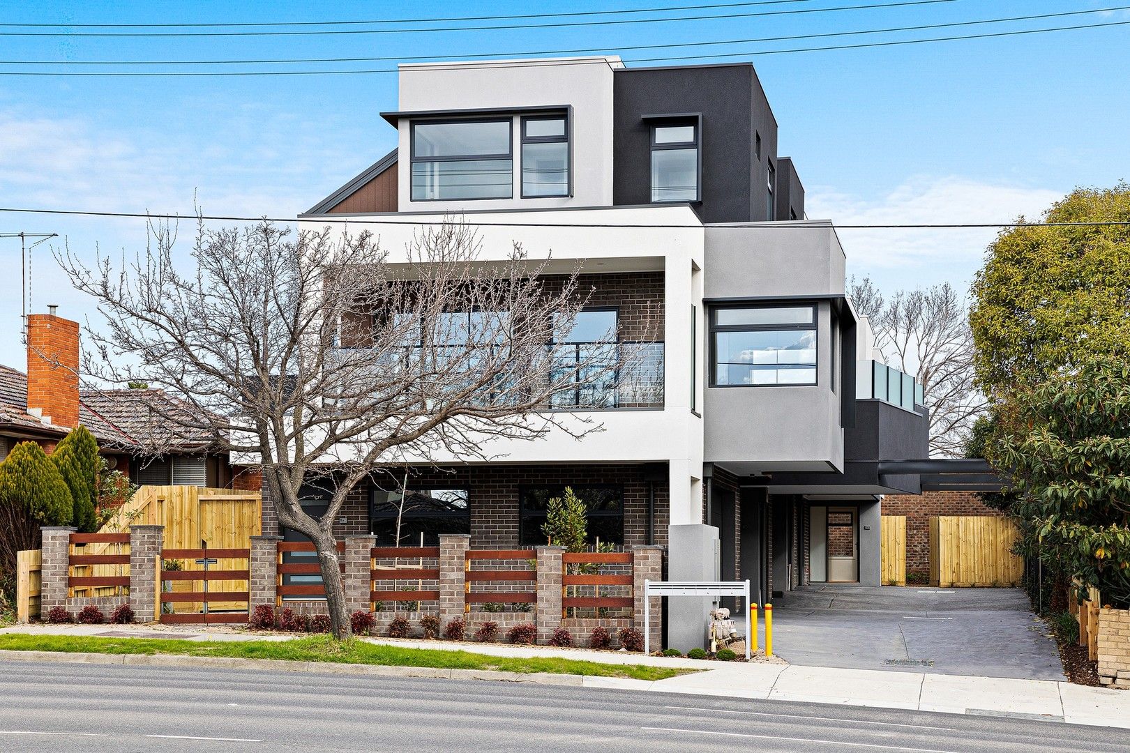 3 bedrooms Apartment / Unit / Flat in 2/108 Manningham Road BULLEEN VIC, 3105