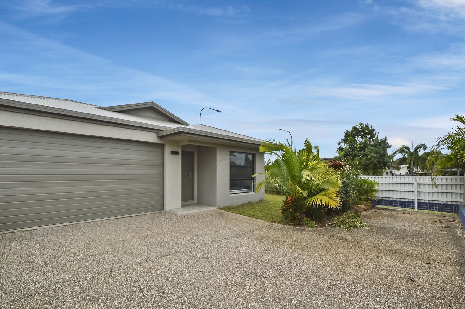 4 bedrooms House in  SMITHFIELD QLD, 4878