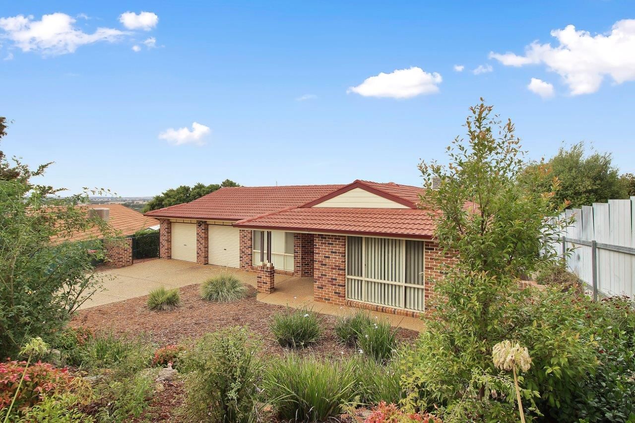 70 Simkin Crescent, Kooringal NSW 2650, Image 1