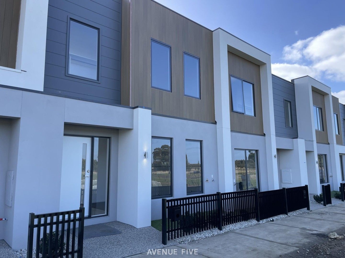 3 bedrooms Townhouse in 18 Nova Walk MOUNT DUNEED VIC, 3217
