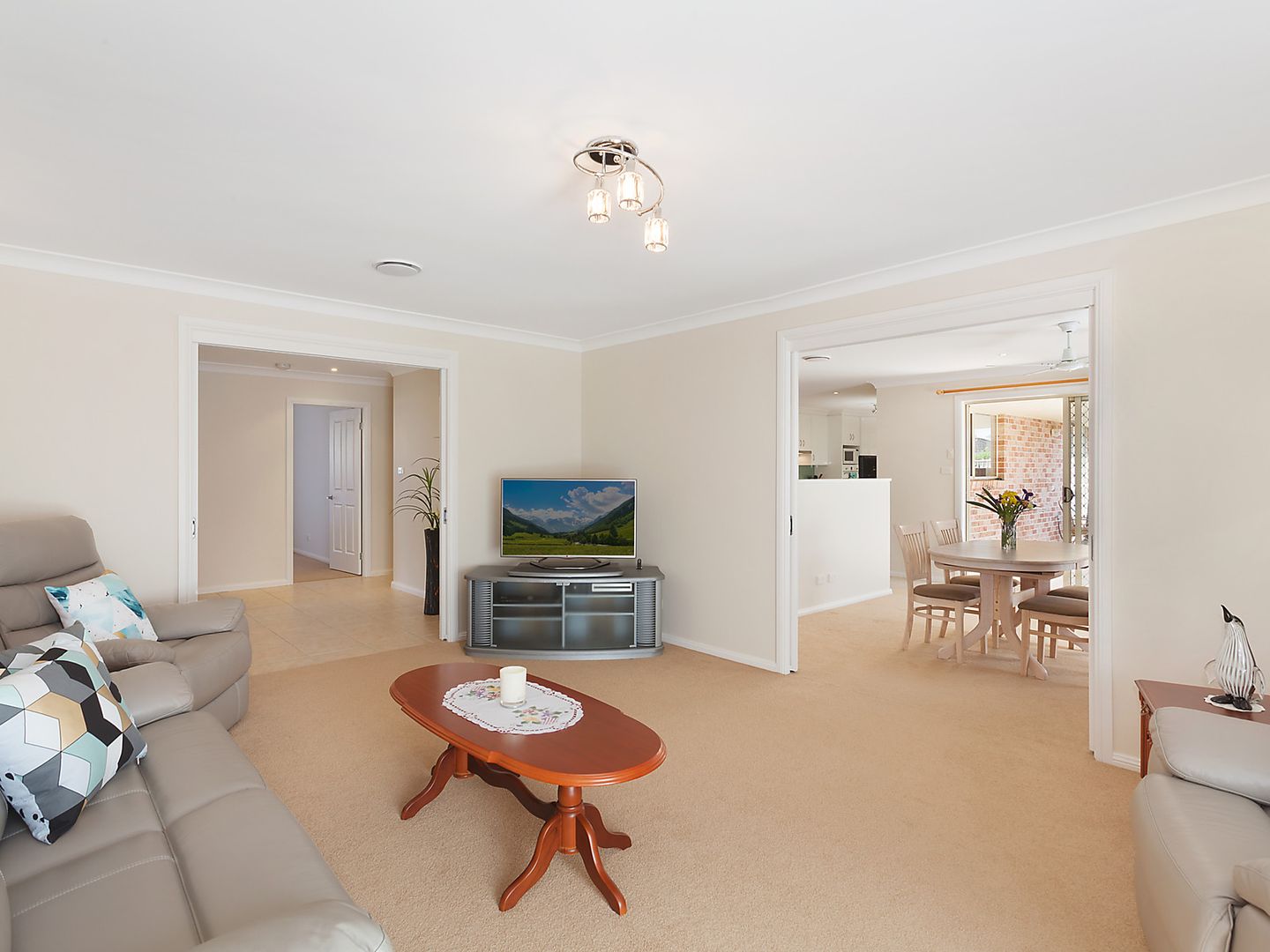 20 Camellia Circle, Woy Woy NSW 2256, Image 2