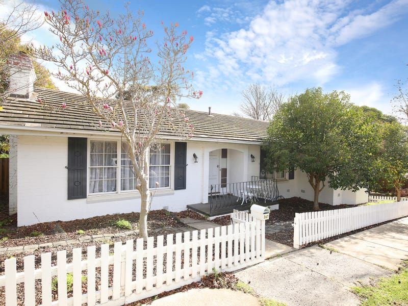 4 bedrooms House in 367 Highbury Road BURWOOD VIC, 3125