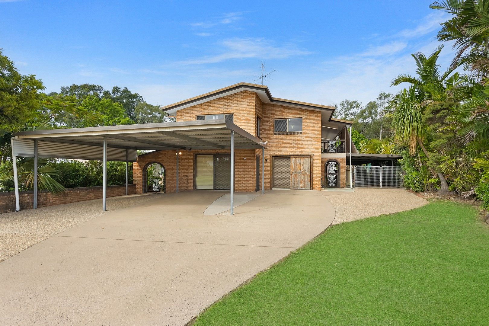 5 bedrooms House in 251 Boyd Street FRENCHVILLE QLD, 4701
