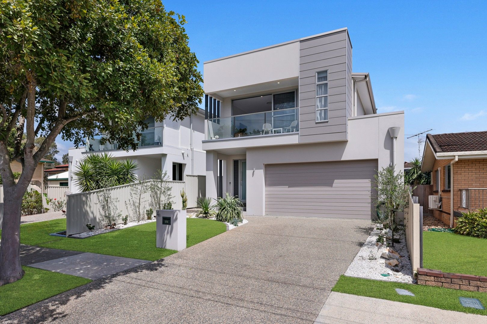 4 bedrooms House in 4B Drake Avenue PARADISE POINT QLD, 4216