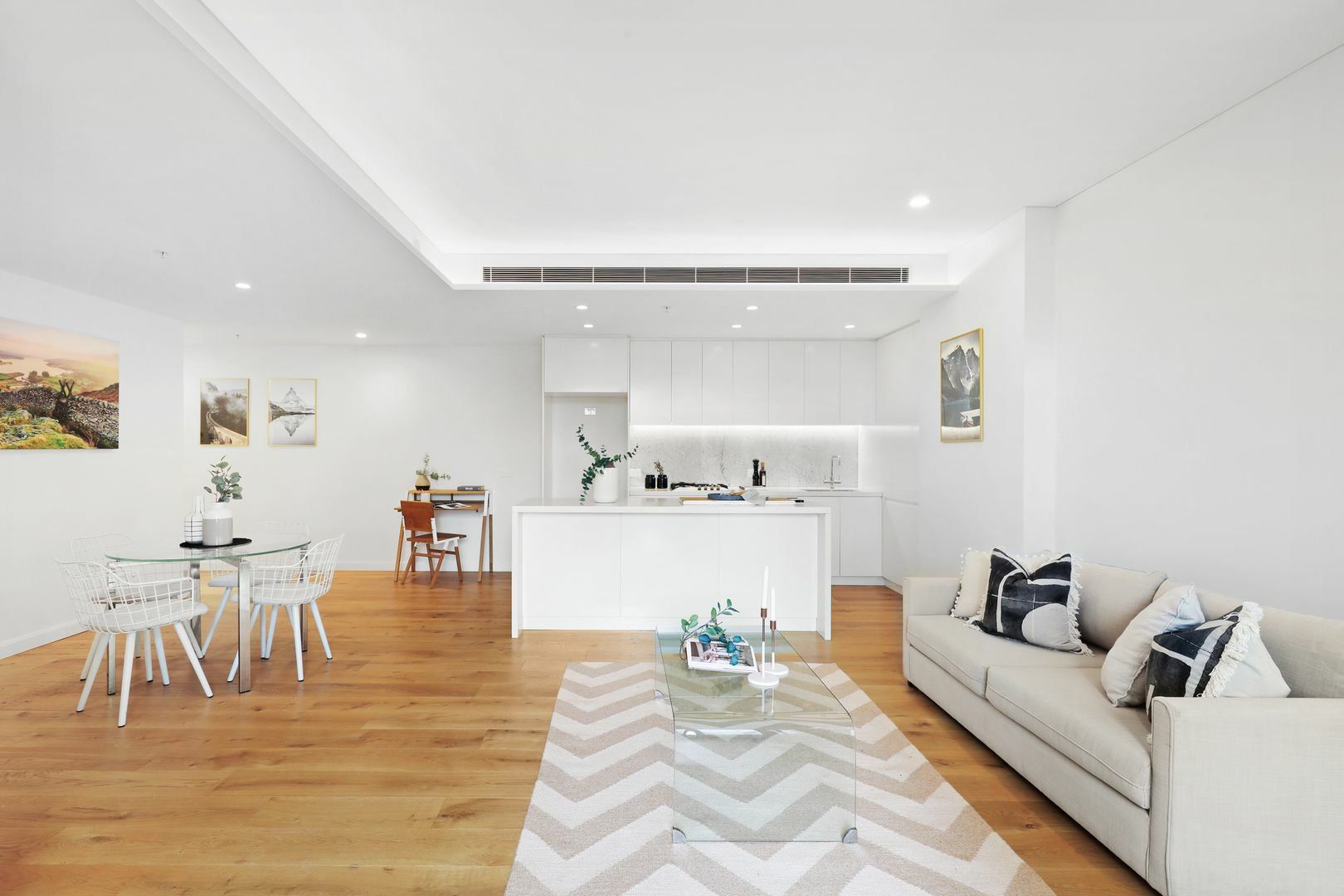 2 bedrooms Apartment / Unit / Flat in 213/17 Albert Ave CHATSWOOD NSW, 2067