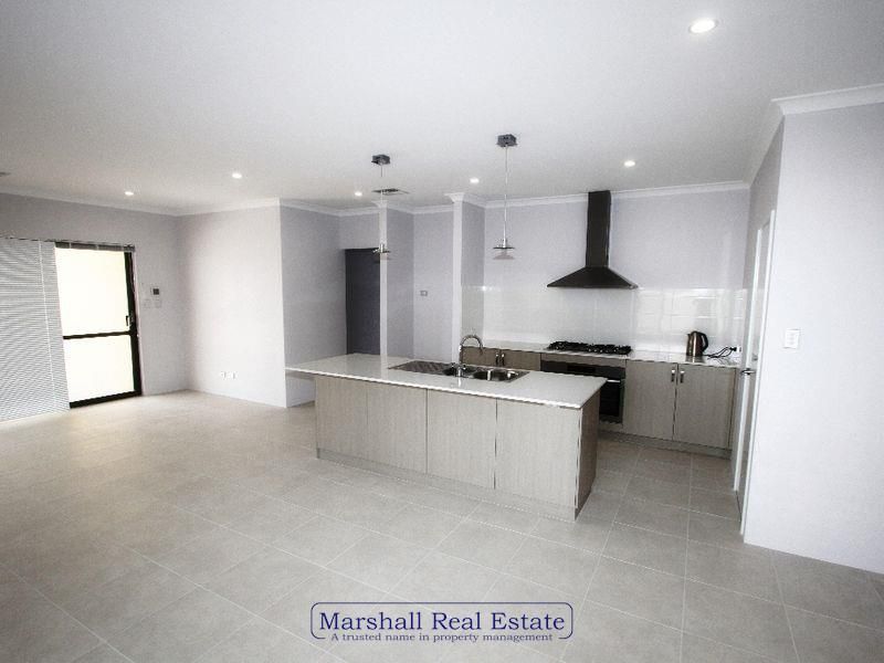 4 bedrooms House in 24 Crowned Way ALKIMOS WA, 6038