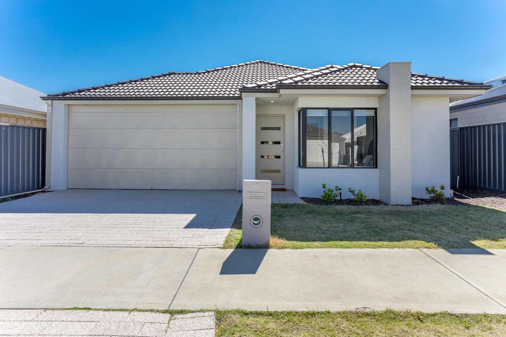 4 bedrooms House in 17 Noriker Way FORRESTDALE WA, 6112