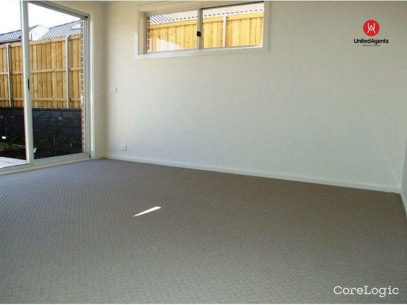 27 Conway Avenue, West Hoxton NSW 2171, Image 2