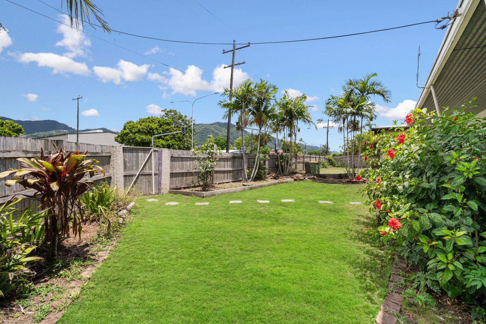 1/276 McCoombe Street, Westcourt QLD 4870, Image 2