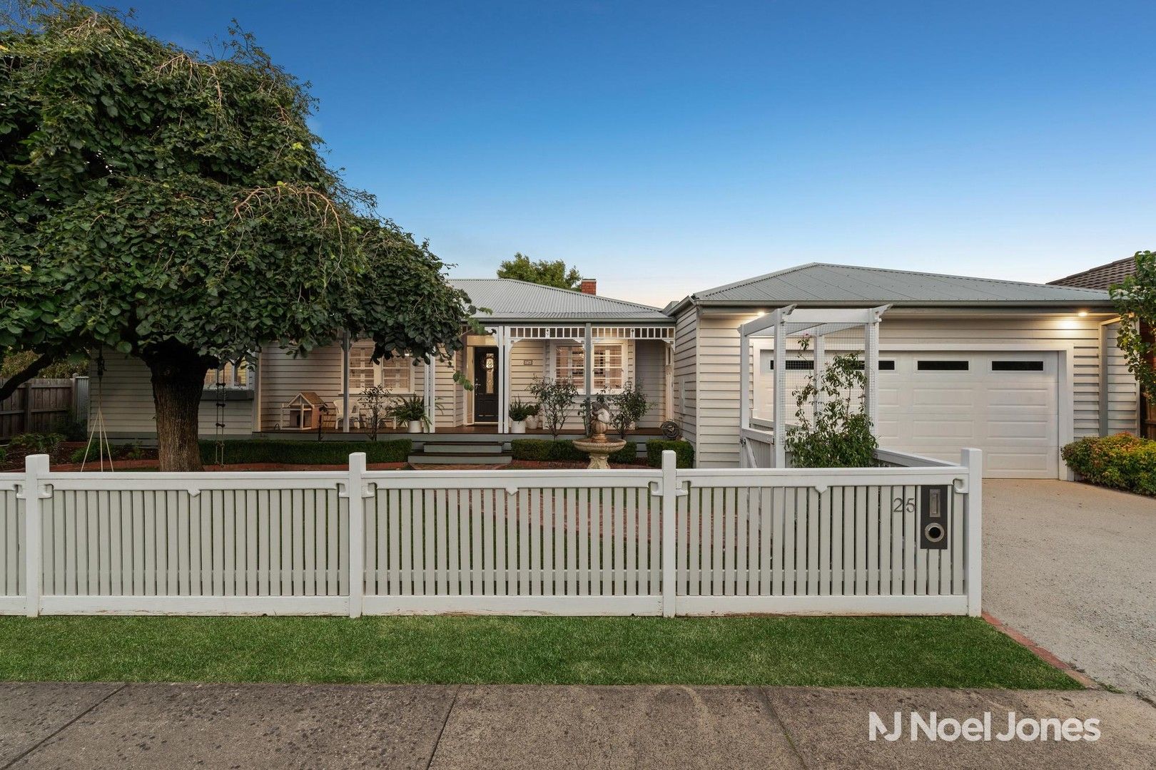 25 Pine Road, Bayswater VIC 3153, Image 0