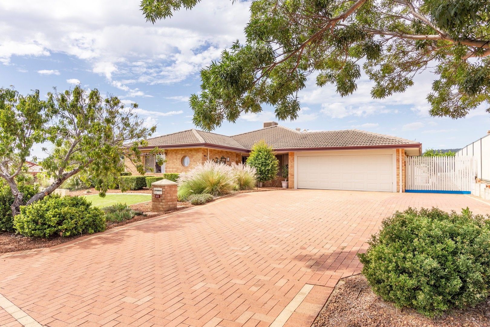 11 Robinia Rise, Helena Valley WA 6056, Image 0