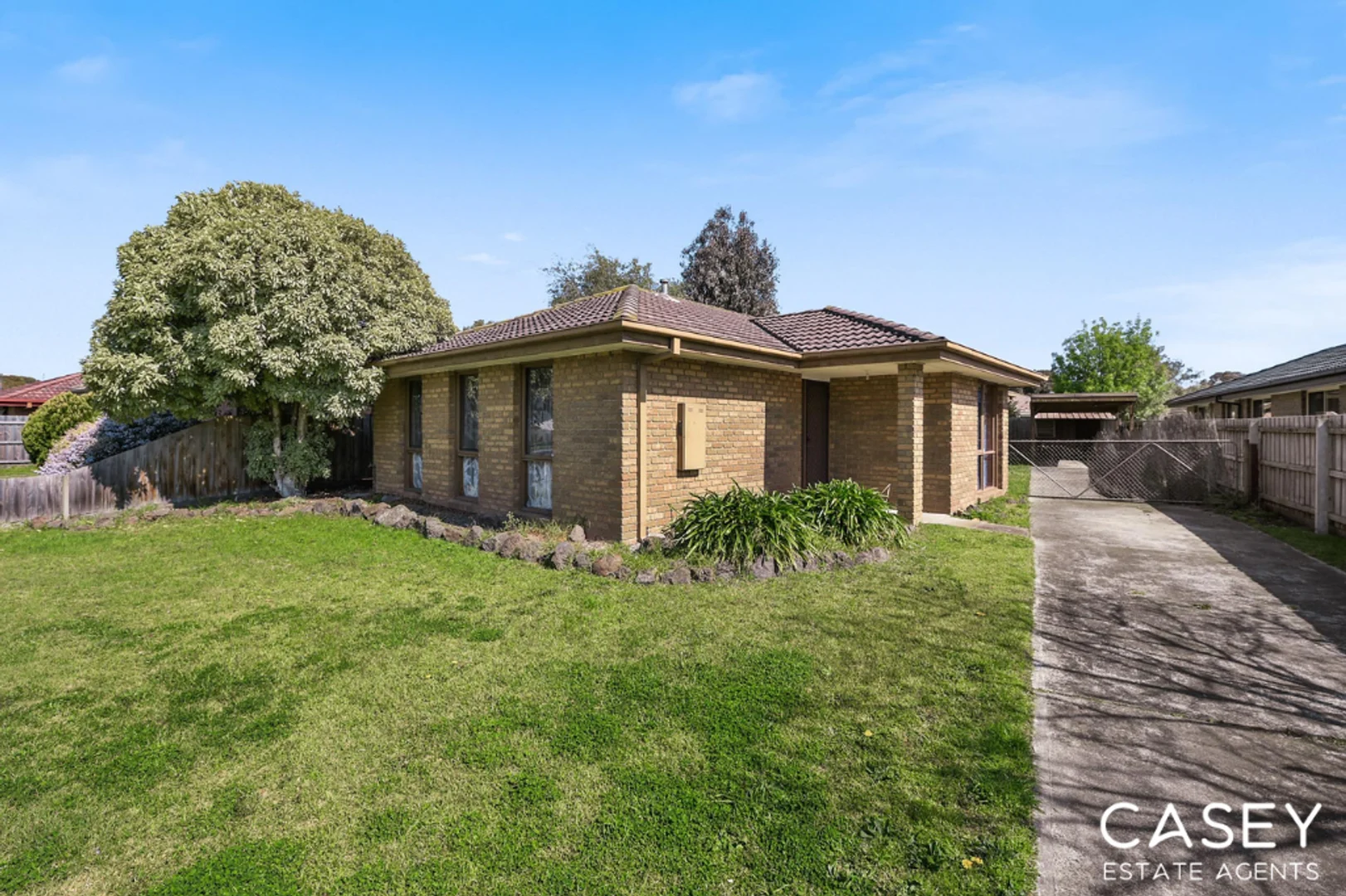 27 Hazelwood Avenue, Cranbourne North VIC 3977