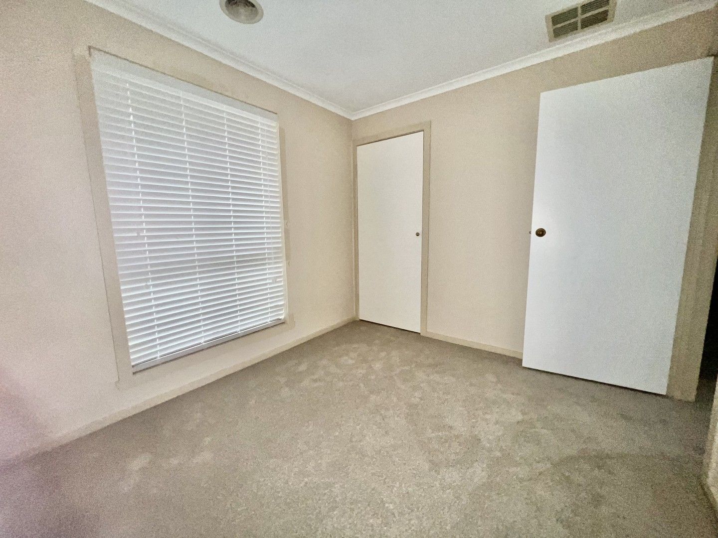 3 bedrooms House in 15 Baron Court KINGS PARK VIC, 3021