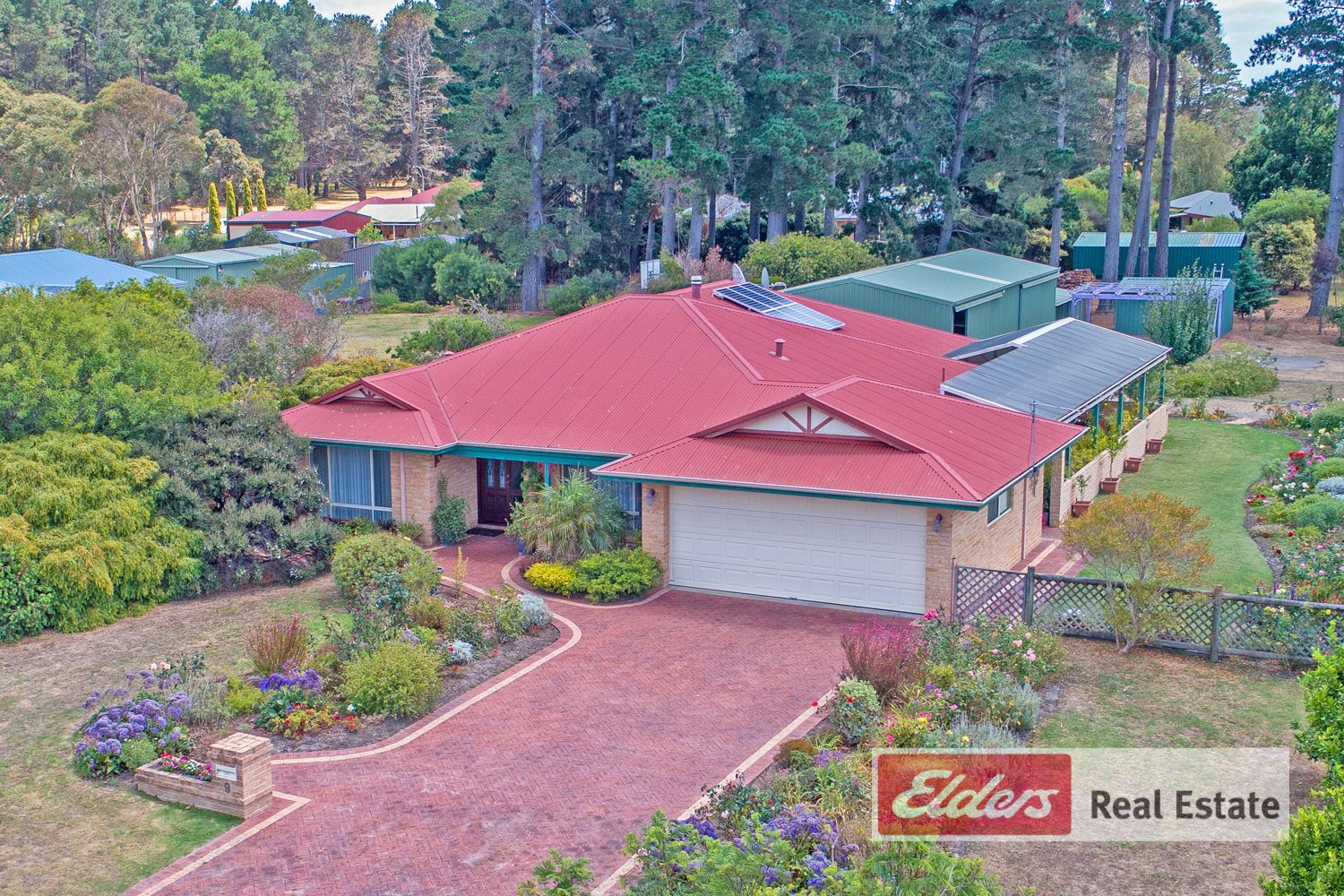 4 bedrooms House in 9 Parmelia Way MCKAIL WA, 6330