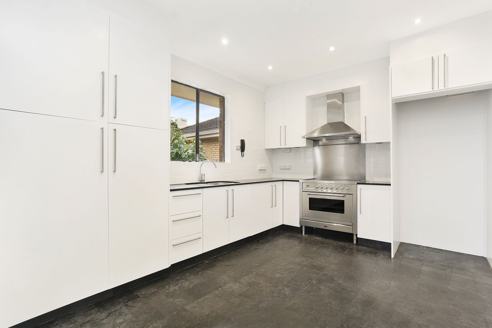 11/5-7 Hercules Road, Brighton-Le-Sands NSW 2216, Image 2