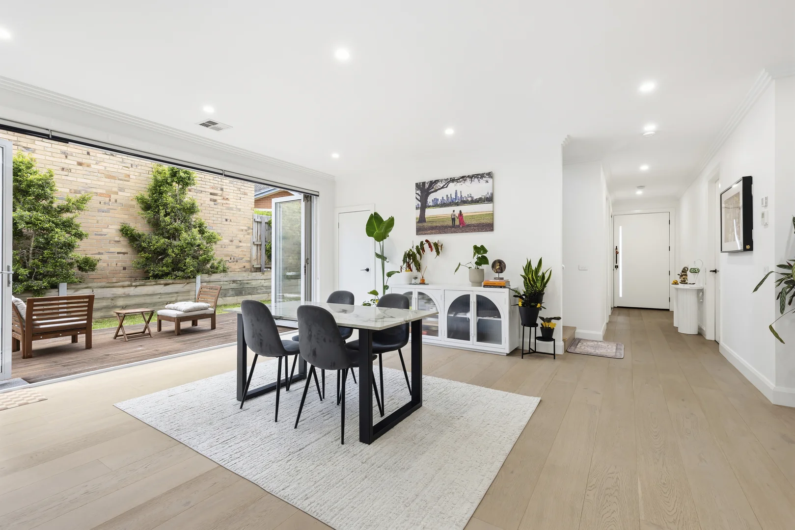 Additional image 9 of 2/16 Hampshire Road, Glen Waverley VIC 3150