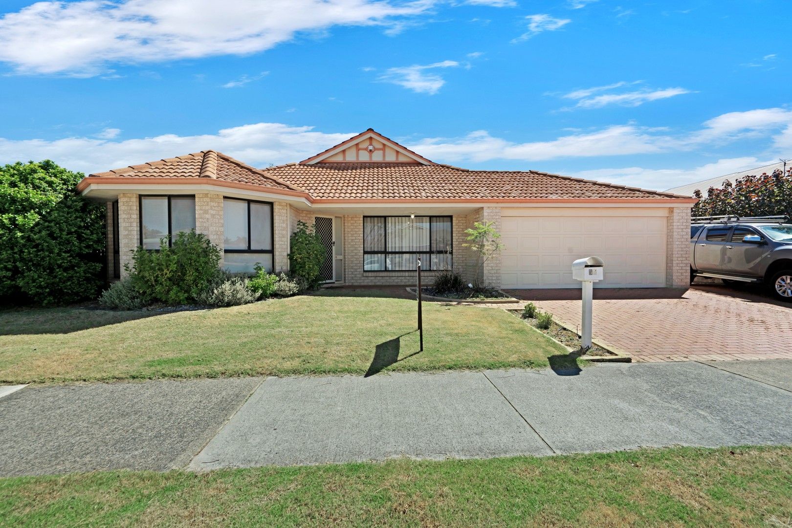 4 bedrooms House in 37 Braidwood Drive AUSTRALIND WA, 6233