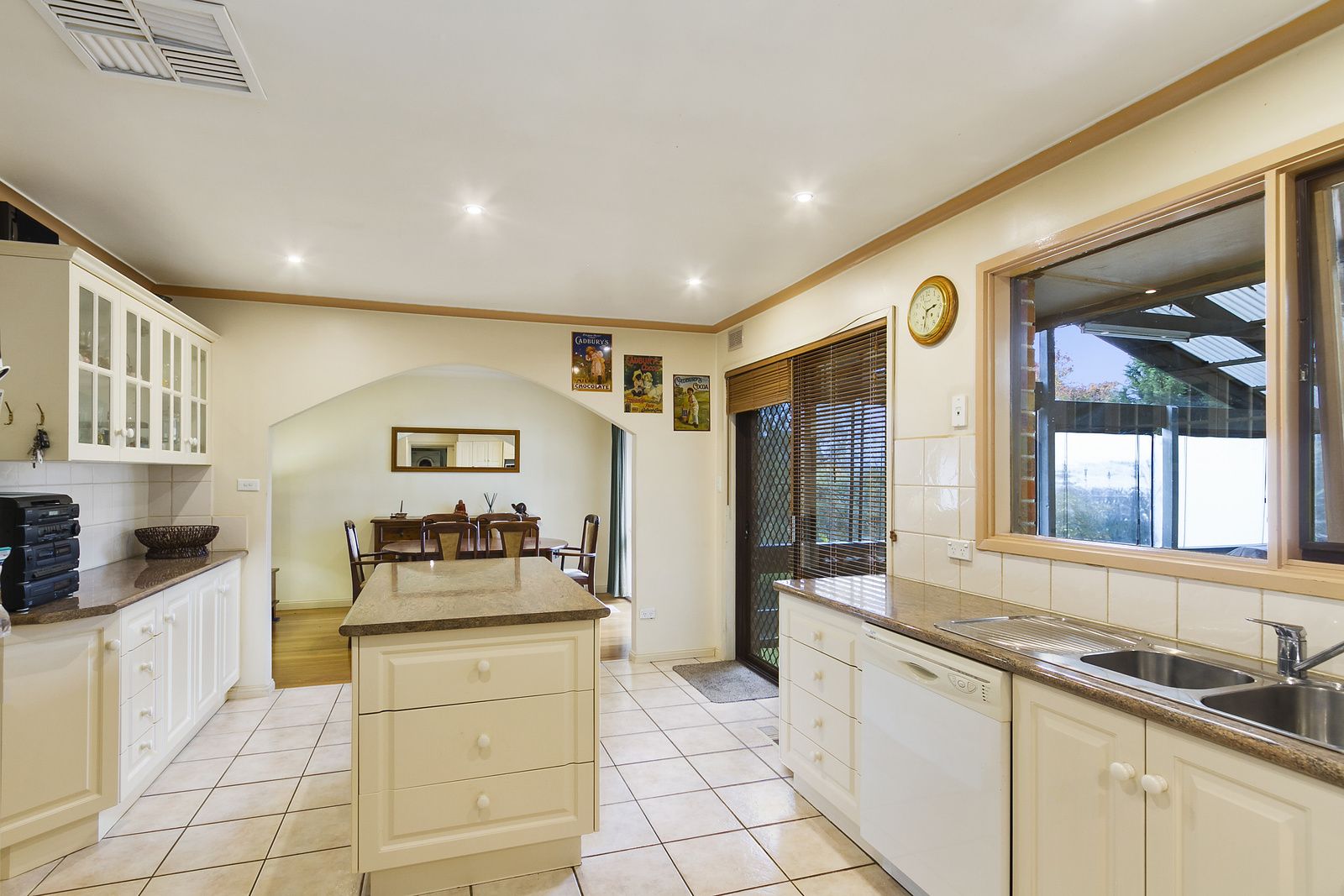 2 Birdwood Avenue, Cockatoo VIC 3781, Image 2