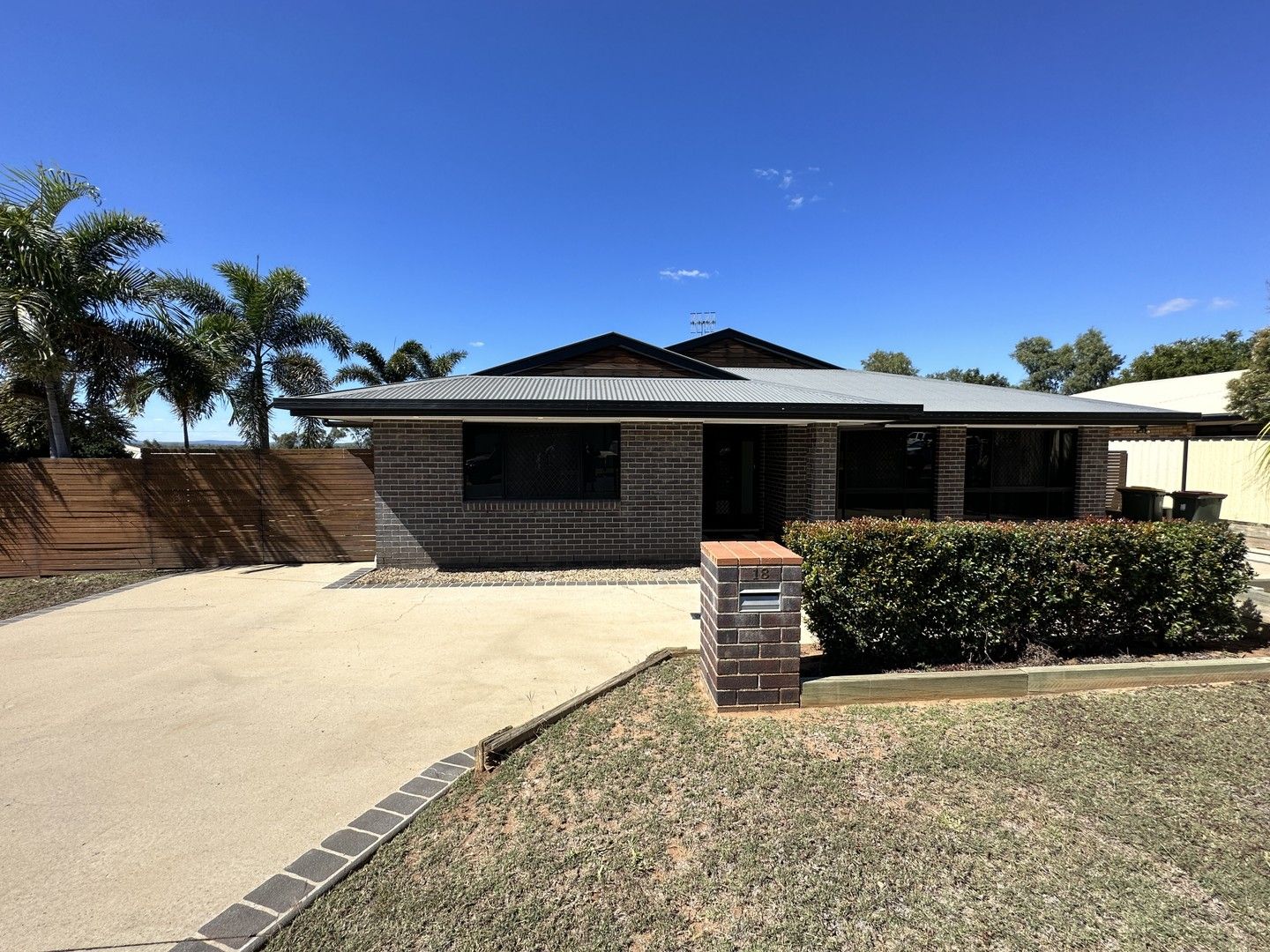 4 bedrooms House in 18 Longman Drive MORANBAH QLD, 4744