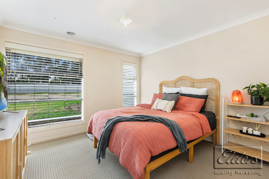 49 Symbester Crescent, Eaglehawk VIC 3556, Image 2