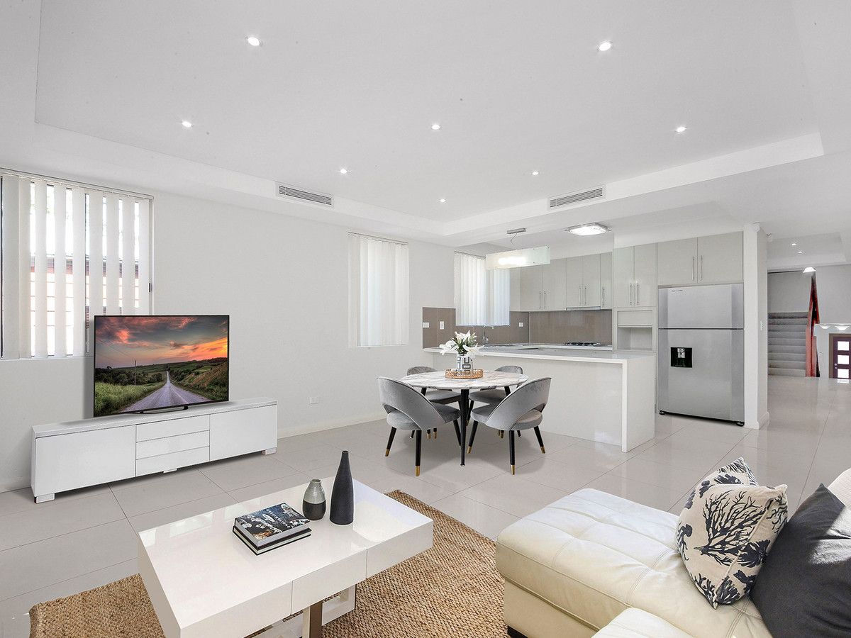 4 bedrooms Duplex in 58A Hammers Road NORTHMEAD NSW, 2152