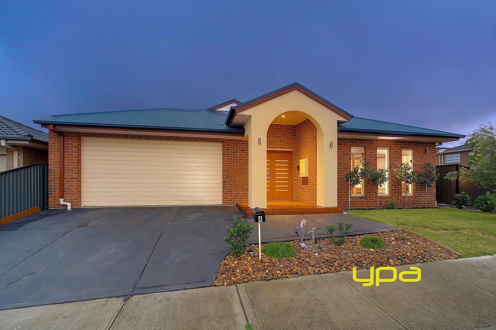 4 bedrooms House in 4 Spirited Circuit CRAIGIEBURN VIC, 3064